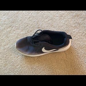 black and white ombré nike roshe runs